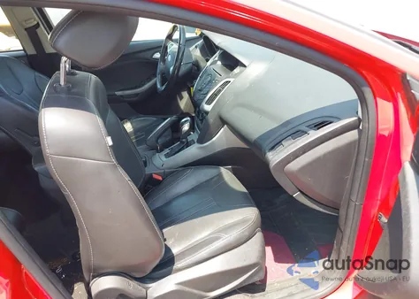 2014 Ford Focus Se z USA, uszkodzony, nr VIN 1FADP3K22EL151267